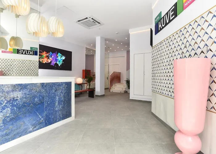 Kuve Hotel *